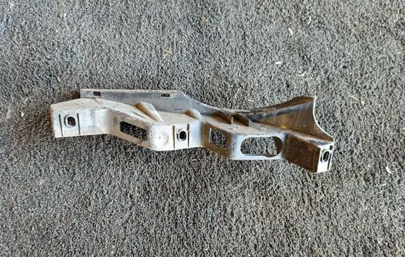 Volkswagen PASSAT B6 Front bumper mounting bracket 3C0807890