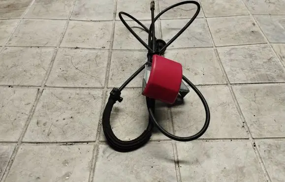 Engine bonnet (hood) release handle
