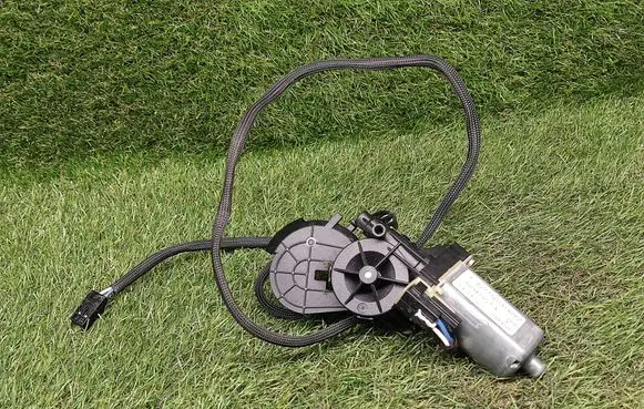 Mercedes-Benz S W220 Seat adjustment motor A2118203142