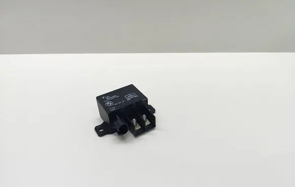 BMW 7 F01 F02 F03 F04 Charging relay 7661503 766150301