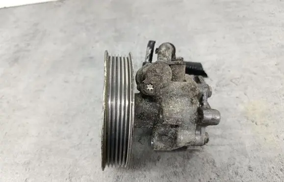 Audi A4 S4 B6 8E 8H Power steering pump 