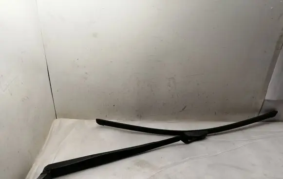 Toyota Auris 150 Front wiper blade arm