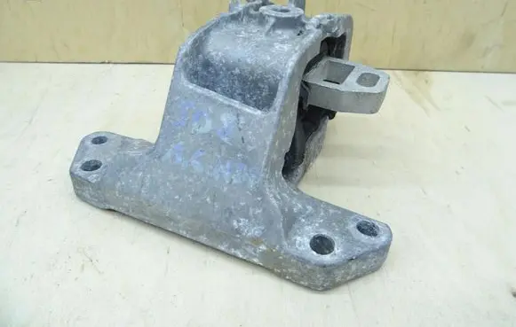 Peugeot 508 Engine mount vacuum valve 