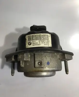 BMW 7 E65 E66 Engine mount bracket 675461302