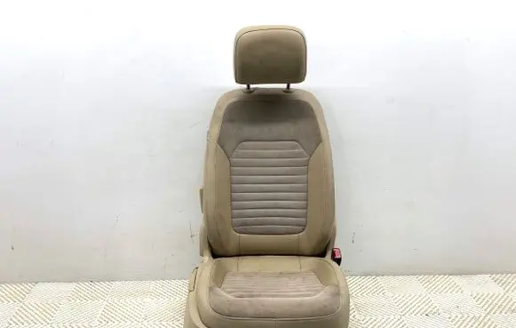 Volkswagen PASSAT B7 Front passenger seat 