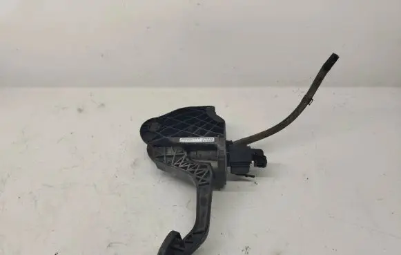 Volkswagen Touran I Clutch pedal 1T1721059 34001229353 09092004