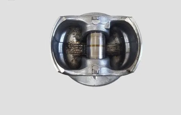 Volkswagen Golf V Piston 0000