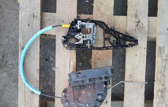 BMW 2 F45 Rear door lock 7281944