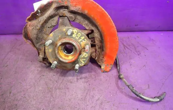 Mazda 3 I Front wheel hub spindle knuckle