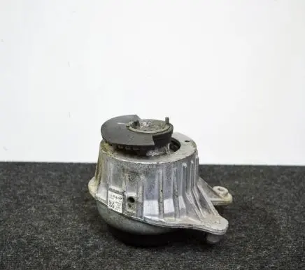 Mercedes-Benz C W205 Engine mount bracket A2052400200