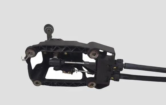 Toyota Avensis T250 Gear shifter/selector 008153