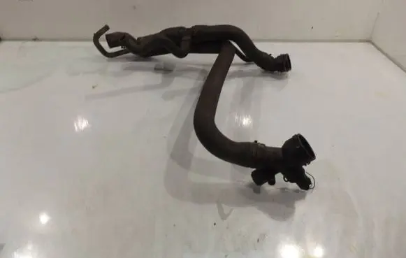 Volkswagen Touran I Engine coolant pipe/hose