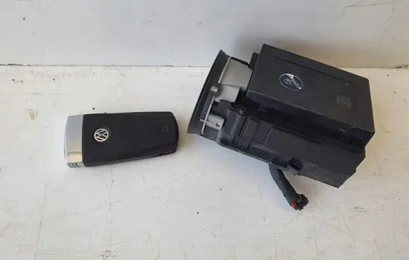 Volkswagen PASSAT B6 Ignition lock 3C0905843R