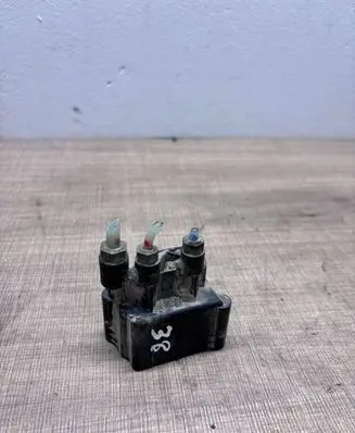 Mercedes-Benz R W251 Air suspension valve block A2513200158