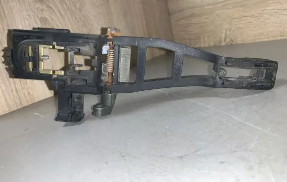 Rear door exterior handle/bracket