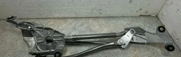 Mitsubishi Outlander Front wiper linkage and motor 8251A031