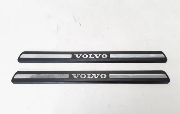 Volvo XC70 Front sill trim cover