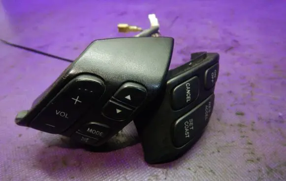 Head unit multimedia control