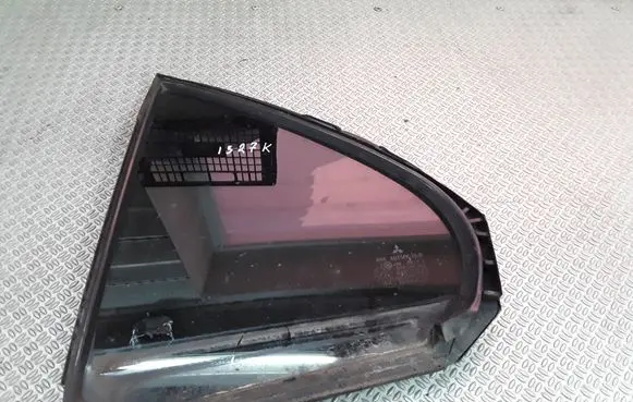 Rear vent window glass