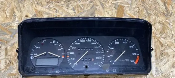 Volkswagen PASSAT B4 Speedometer (instrument cluster) 5220029100