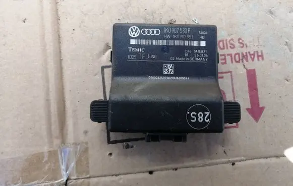 Volkswagen Golf V Gateway control module 1K0907530F 1K0907951
