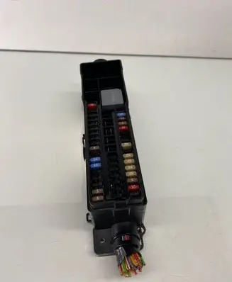 Ford Focus Fuse module AV6T14K131AB 3B0NK0100