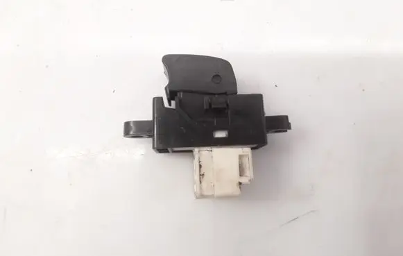 Nissan Almera N16 Electric window control switch