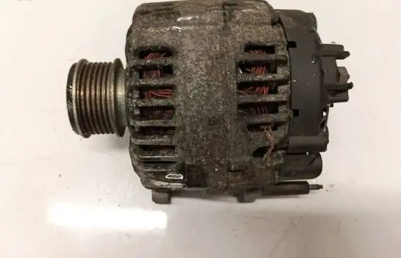 Volkswagen Tiguan Generator/alternator 06F903023H