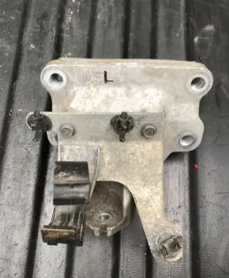 Infiniti M30 Engine mounting bracket 43433333222222