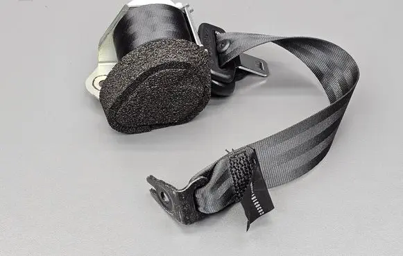 Ford Fiesta Rear seatbelt 34028574J 8V51A611B68AK E1040982