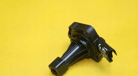 Volkswagen Golf VII Oil level sensor 04L907660C