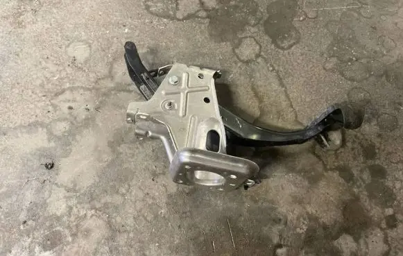 Volkswagen PASSAT B6 Brake pedal 1K1723057AD
