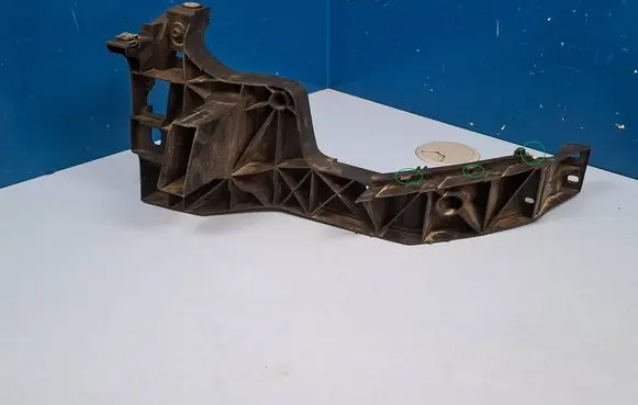 Audi Q8 Headlight/headlamp mounting bracket 4M8805607C