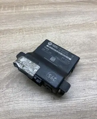 Volkswagen Golf V Gateway control module 1K0907530E 1K0907951
