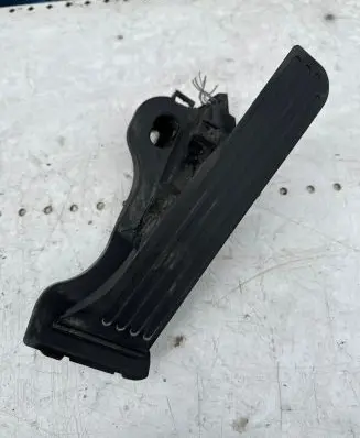 Volkswagen PASSAT B6 Accelerator throttle pedal 1K1723503L 6PV00860001