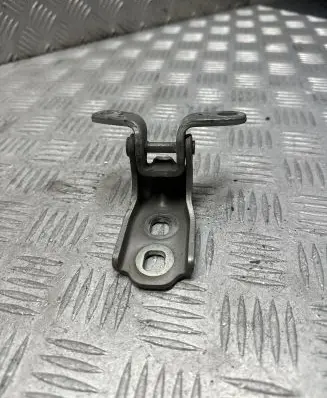 Volkswagen Golf V Front door upper hinge