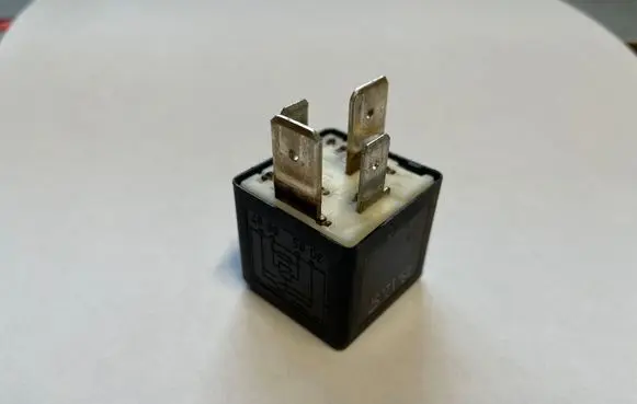 Audi A4 S4 B5 8D Other relay 443951253J
