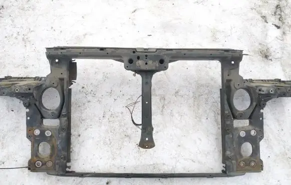 Volkswagen Touareg I Radiator support slam panel