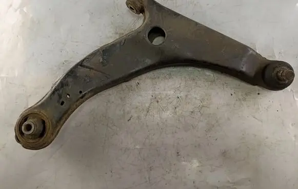 Mitsubishi Grandis Front lower control arm/wishbone 2M4433 2M8421