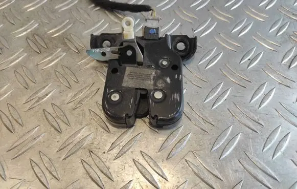 Audi A4 S4 B6 8E 8H Tailgate/trunk/boot lock/catch/latch
