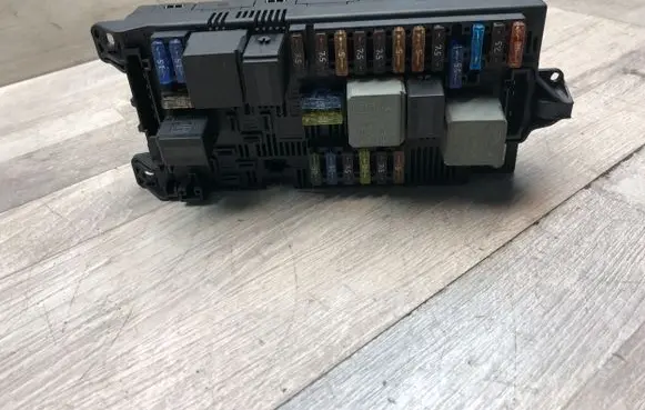 Mercedes-Benz E W211 Fuse module 2115457401