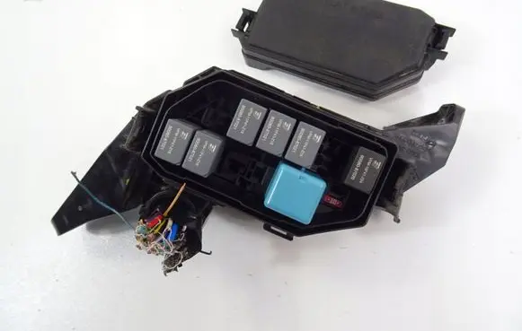 Toyota C-HR I Relay mounting block 82662F4040