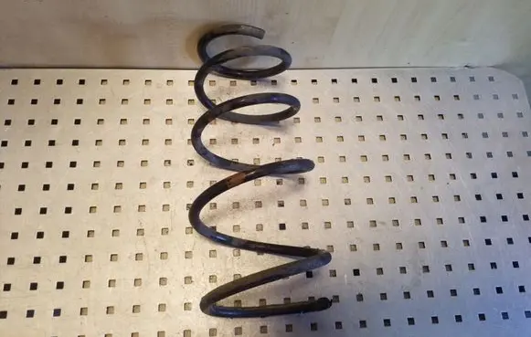 Toyota Avensis T270 Front coil spring