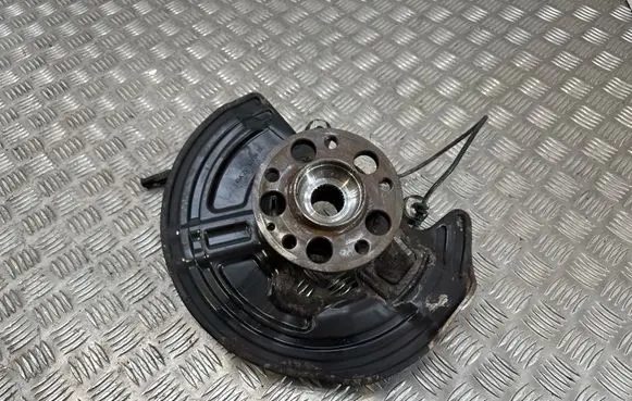 Mercedes-Benz CLA C117 X117 W117 Front wheel hub 