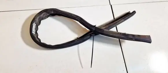 Opel Zafira B Engine compartment rubber 