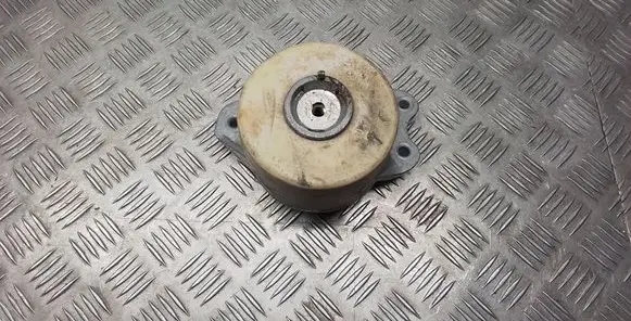 Engine mount bracket