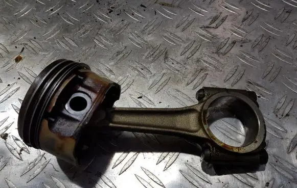 Citroen C3 Piston with connecting rod