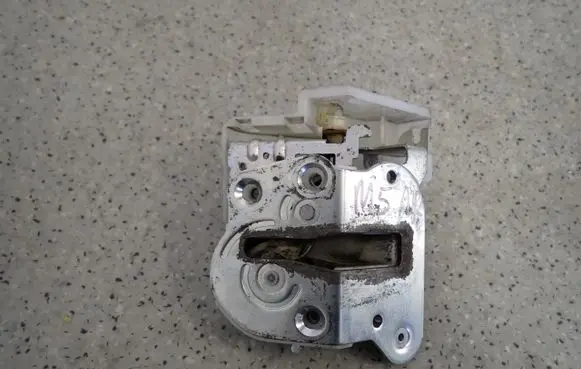Mazda 5 Rear door lock 