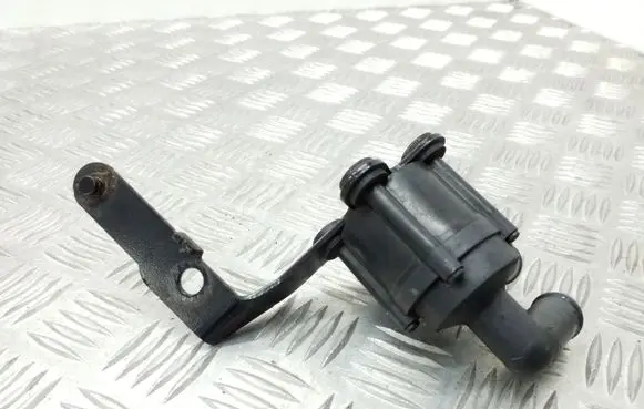 Volkswagen Jetta VI Electric auxiliary coolant/water pump 5N0965561 5N0121093A
