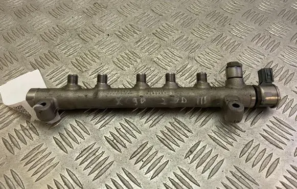 Volvo XC90 Fuel main line pipe 31303612
